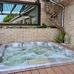 Resident Wellness Vendeghaz Apartament