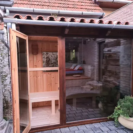 Resident Wellness Vendeghaz Apartament *