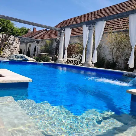 Apartament Resident Wellness Vendeghaz *