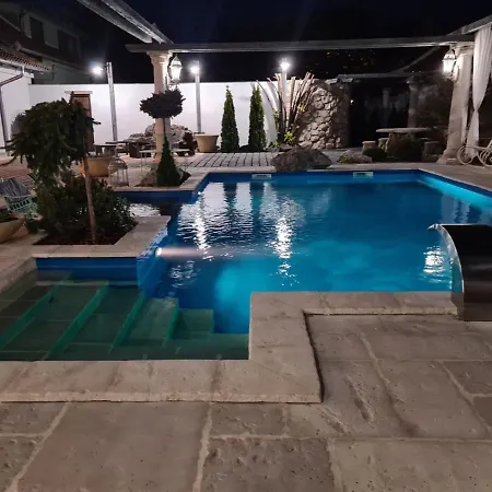 Apartament Resident Wellness Vendeghaz *