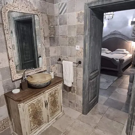 Apartament Resident Wellness Vendeghaz *
